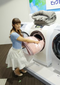 日立アプライアンスの業界最大洗濯容量11kgを実現したドラム式洗濯乾燥機「ヒートリサイクル 風アイロン ビッグドラム BD-V9800」