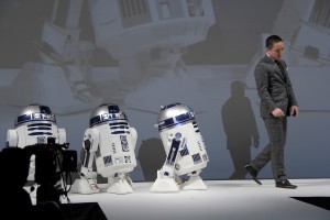 こちらが量産型R2-D2。鳥のヒナのように社長について歩く様子がもう可愛くて可愛くて……
