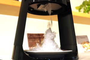 家庭用かき氷器は、一杯分を削るのに時間がかかることがありますが、本製品は一気に大量の氷が削れるのも便利でした